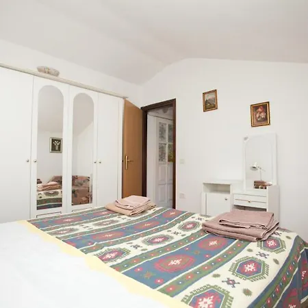 Apartman A Window On