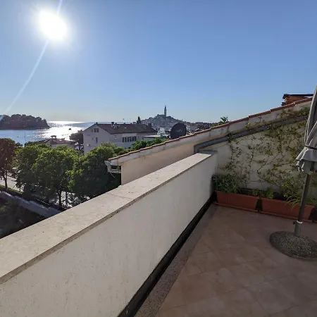 Apartman A Window On