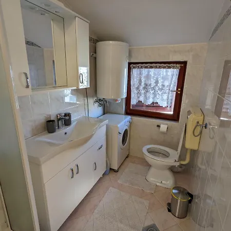 Apartman A Window On