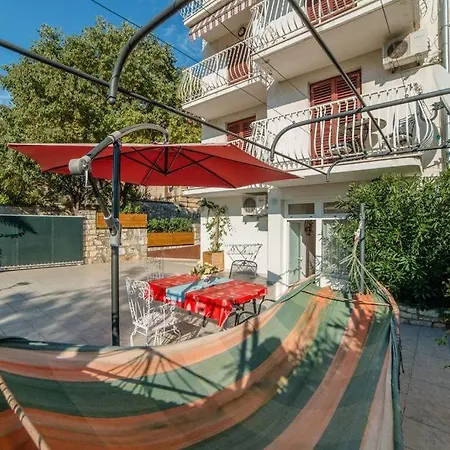 Apartman A Window On