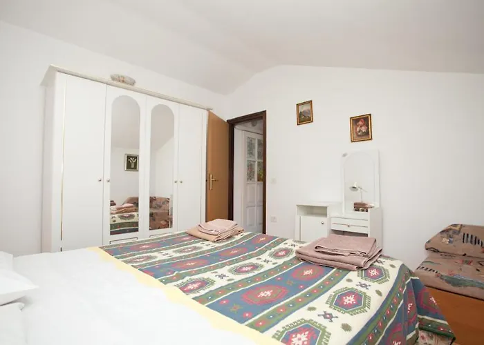 아파트 A Window On