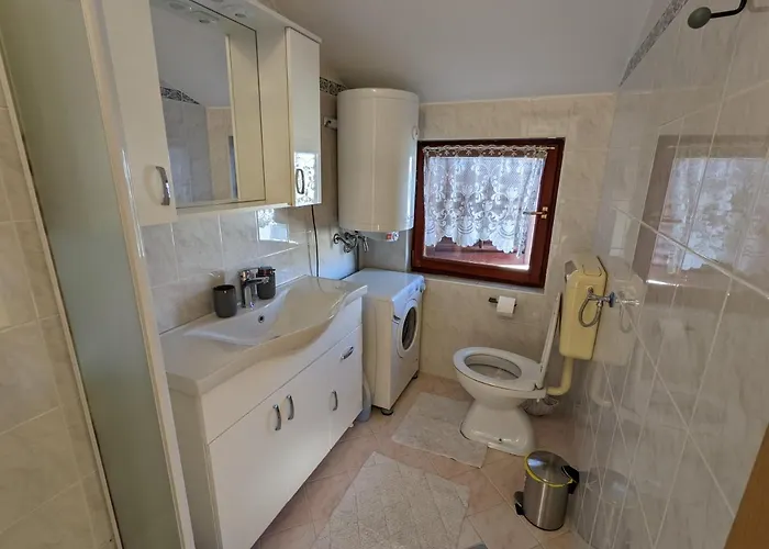 아파트 A Window On