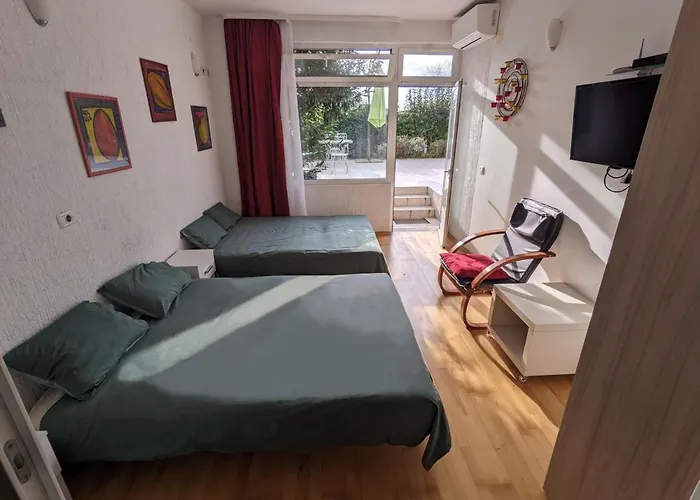 아파트 A Window On