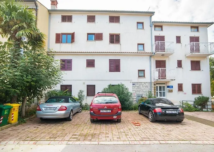 A Window On 아파트