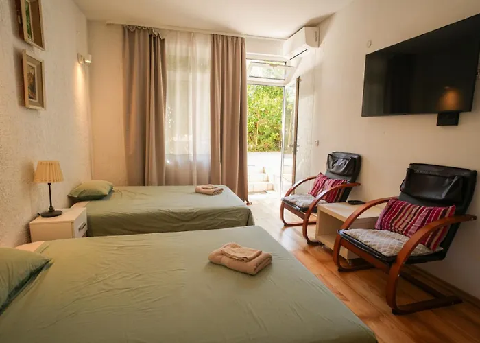 아파트 A Window On