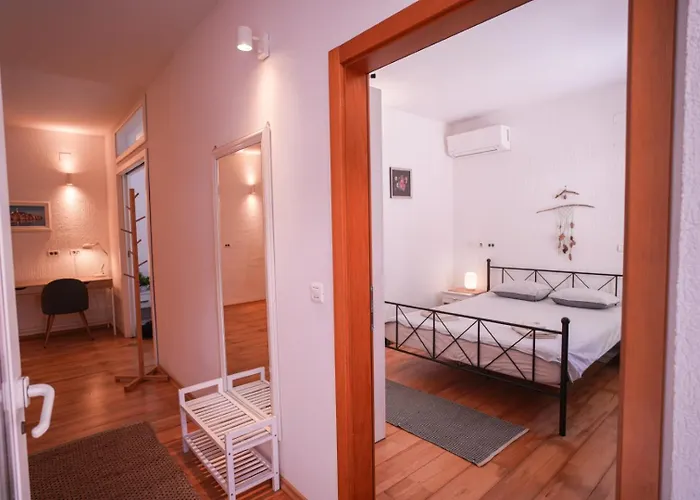 아파트 A Window On *