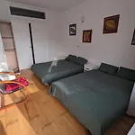 Διαμέρισμα A Window On